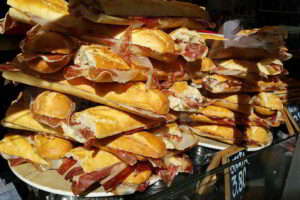 Street eats in Madrid. Photo by Battman. 2017.